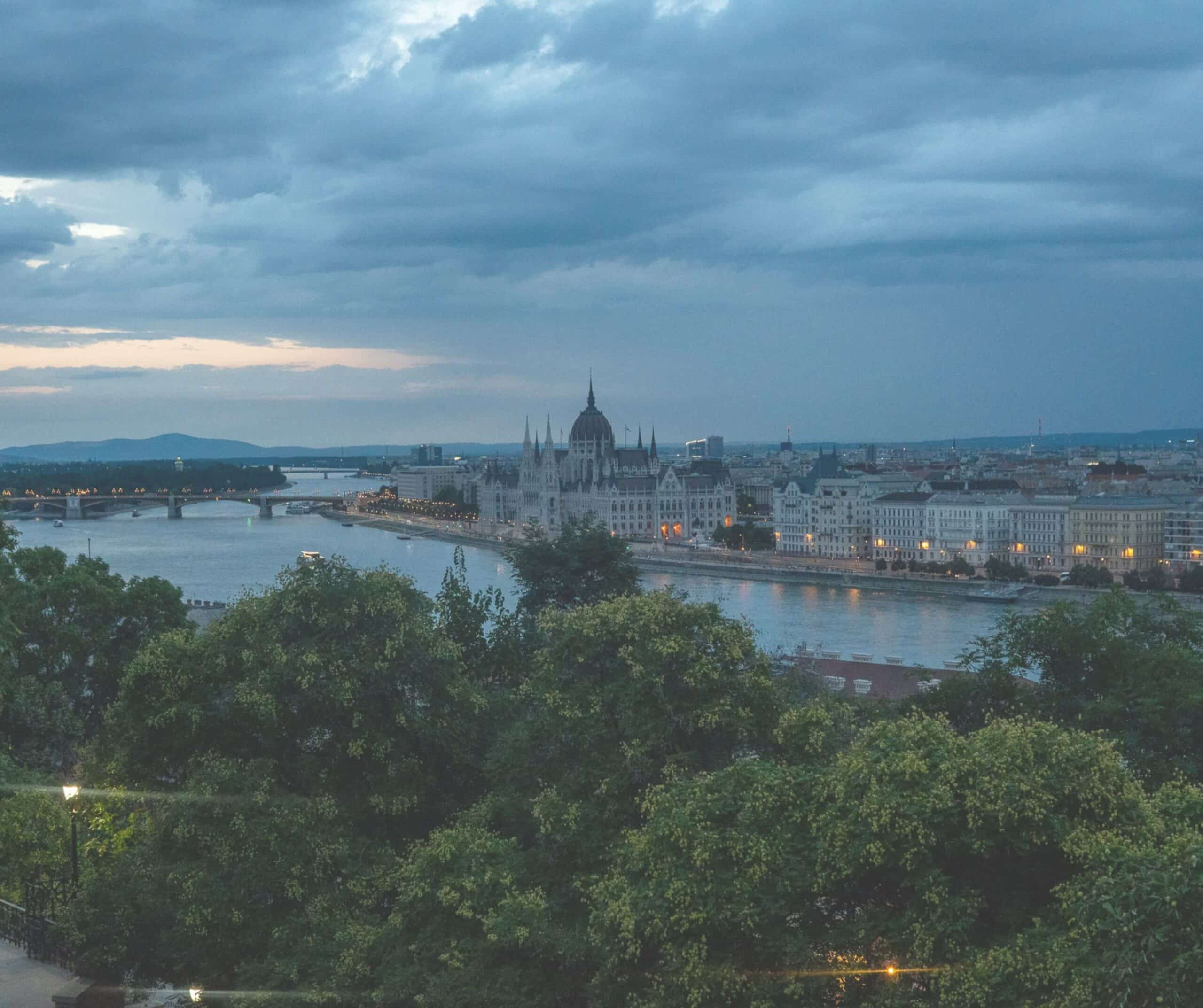 Budapest: Buda Castle District Vampires and Myths Night Tour