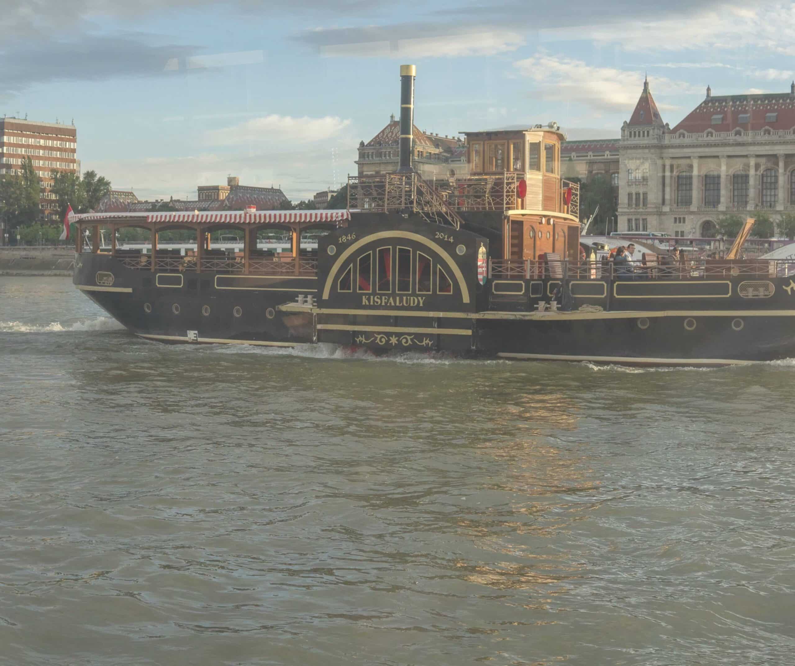 Paddle Steamer boat. tour budapest