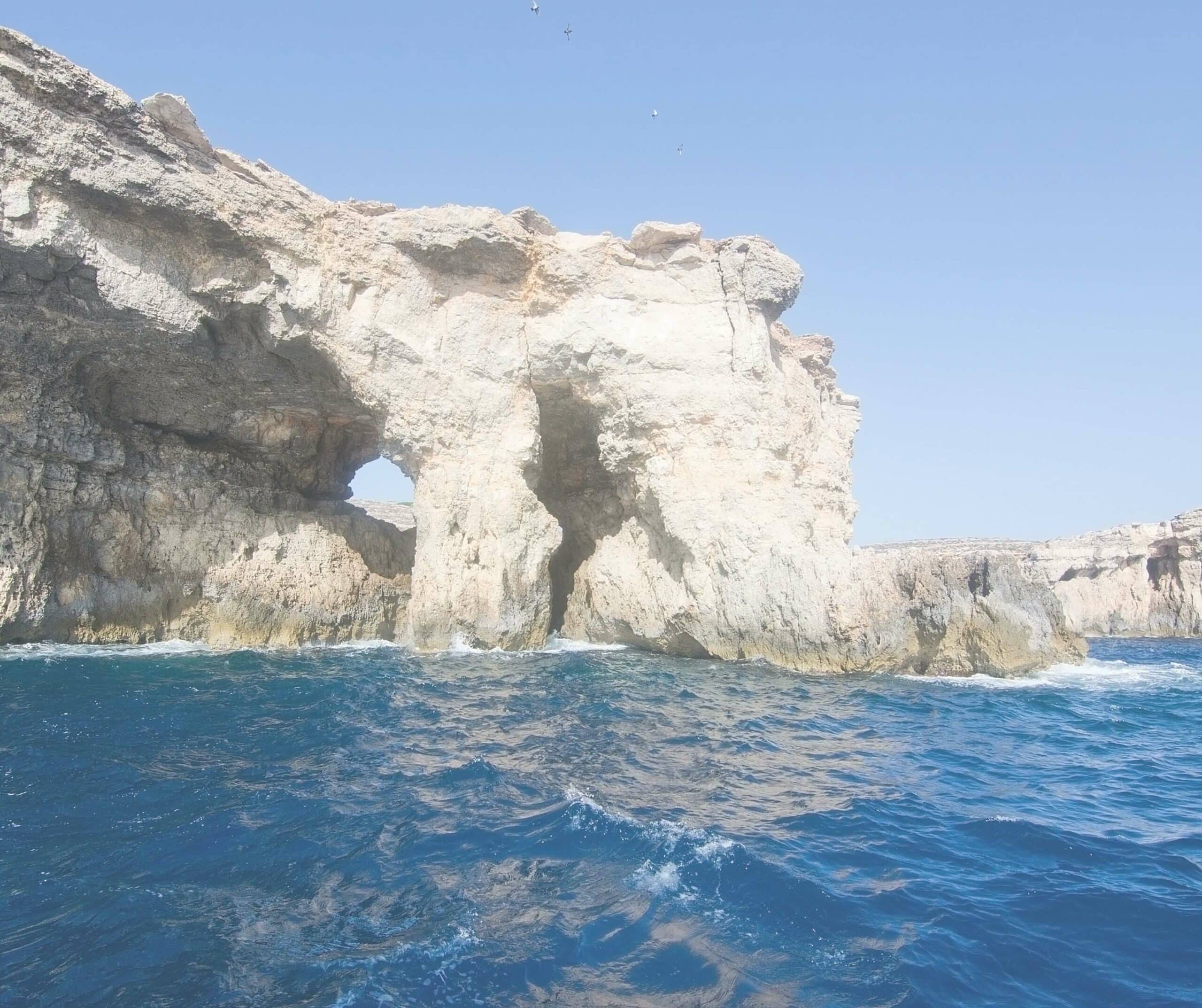 Sliema: Comino Blue Lagoon Powerboat Tour with Comino Caves