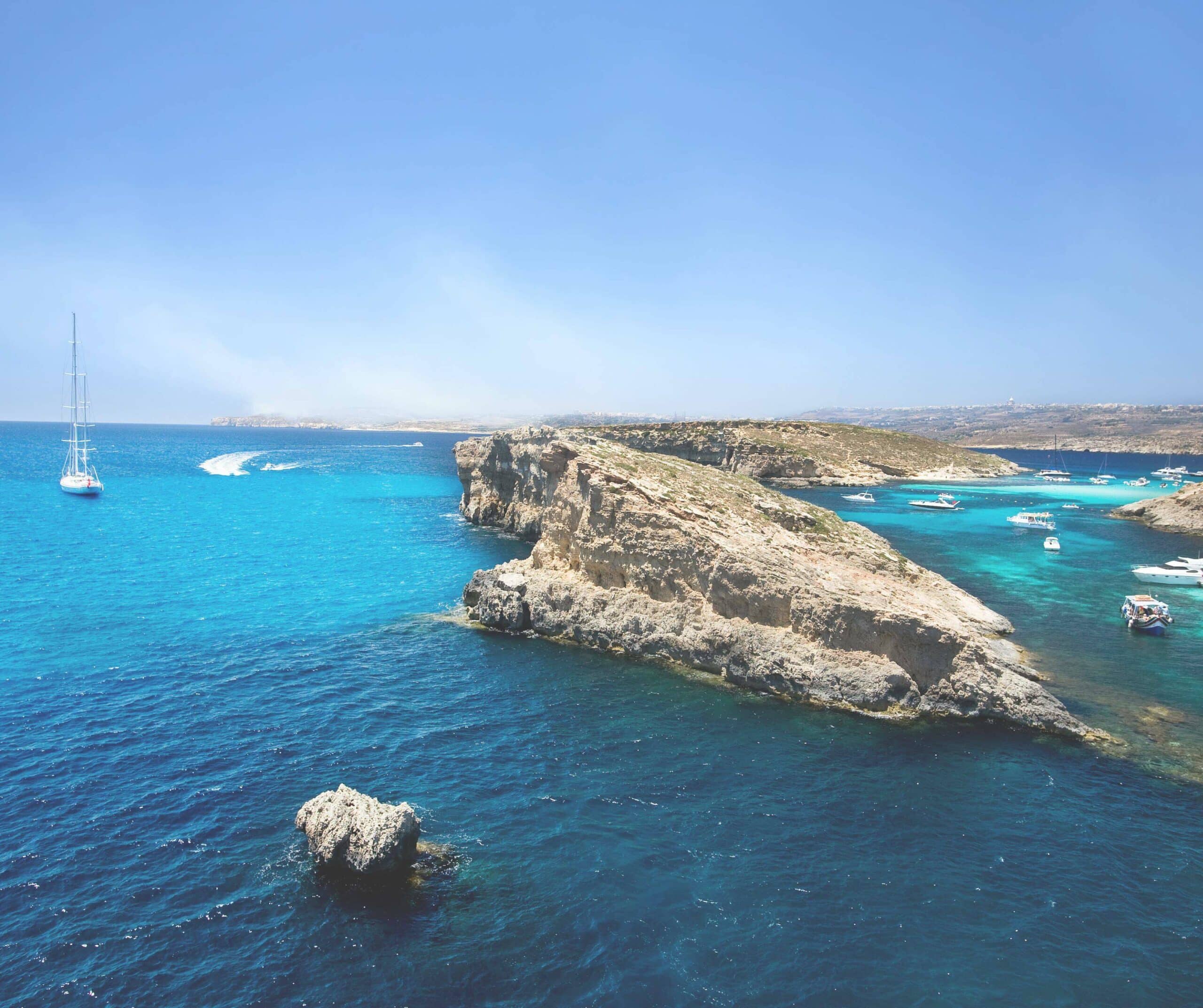 Comino: Blue Lagoon Catamaran Cruise with Lunch and Open Bar 
